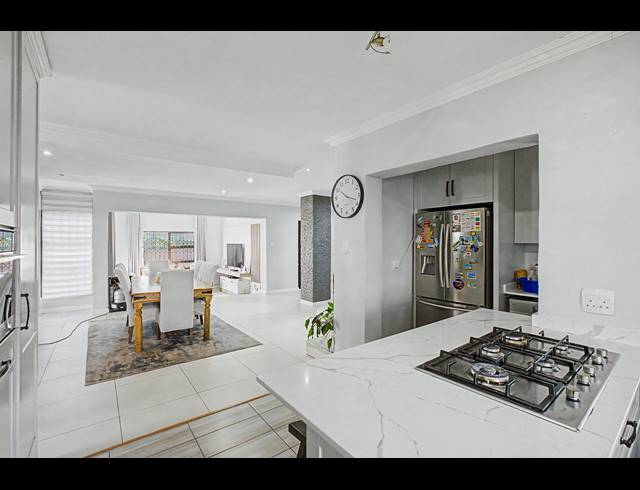 5 BEDROOM HOUSE FOR SALE IN BEVERLEY